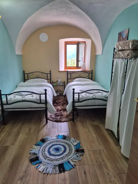 Camera Evelyn: due letti singoli a Casa Regina 21